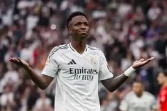 欧冠失利隐患凸显！皇马更衣室矛盾重重，能否解决危机待时间证明？