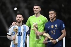 姆巴佩受伤内幕曝光，反向梅西举动很掉价，揭梅西有多强