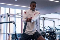 欧冠豪门全胜，巴黎或面临出局压力，皇马拜仁利物浦冲刺前四