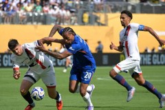 走下神坛！蓝军以简单粗暴之姿粉碎巴黎梦幻，简约足球撕裂“无解”神话