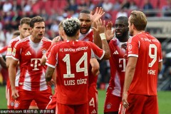 新赛季开局：曼联排名力压曼城 马竞3轮不胜药厂2轮换帅